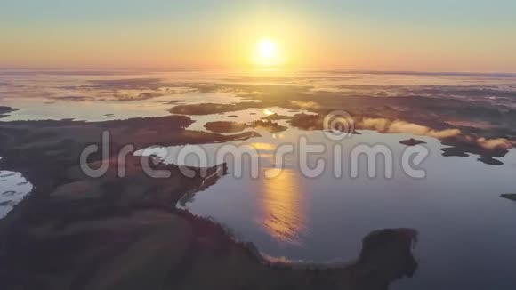 白俄罗斯布拉斯拉乌湖美丽日出空中录像视频的预览图