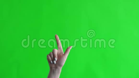 绿色屏幕铬化女性手有两个手指视频的预览图