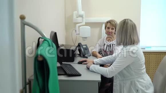牙科X射线扫描仪和病人视频的预览图