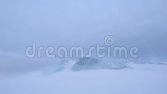 浮冰和暴风雪视频的预览图