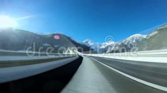 车上视野驾驶驾驶道路街道运动移动速度视频的预览图