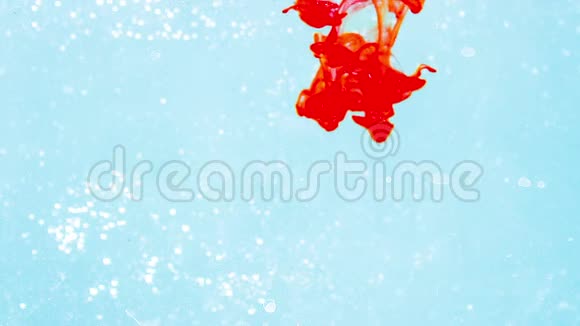 墨水在水中飘过魔法效果视频的预览图