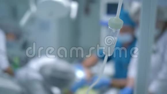 医疗护理一种静脉滴管为住院全麻手术患者提供药物视频的预览图