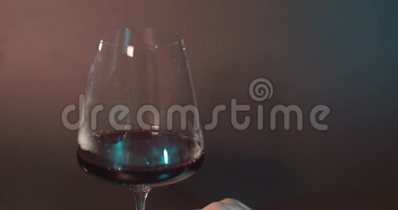 红酒摇成玻璃雾状视频的预览图