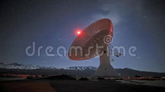 在偏远地区的时间推移恒星轨迹视频的预览图