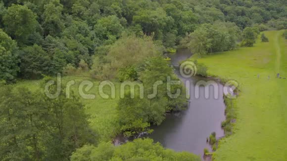 惠尔河山谷景观德比郡英国视频的预览图