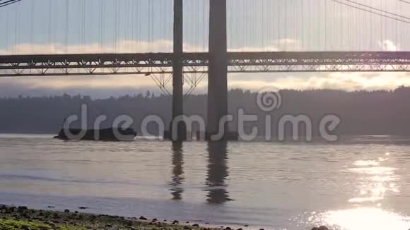 潘下桥和驳船视频的预览图