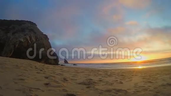 海滩上的日落视频的预览图