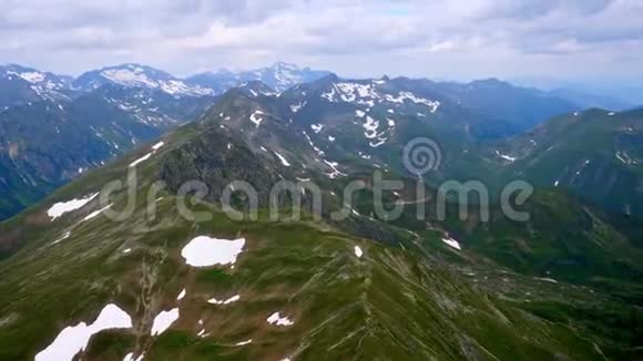 奥地利卡林西亚阿尔卑斯山区高峰高山景观视频的预览图