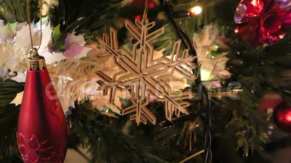 圣诞树灯和木星视频的预览图