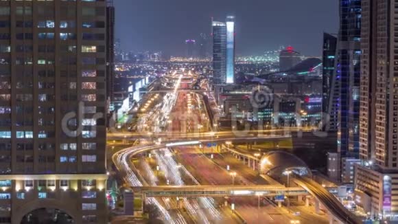 穿越谢赫扎耶德公路的天际线网络城市视频的预览图