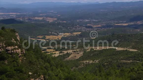 遥远的蒙特塞拉特景观加泰罗尼亚西班牙视频的预览图