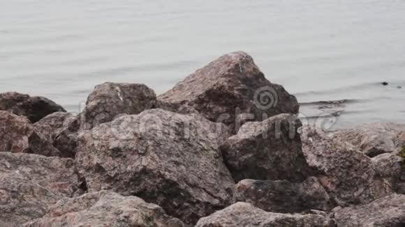 海岩石悬崖风景海岸旅游视频的预览图