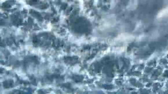 池底灯光和抽象视图的播放蓝白色背景视频的预览图