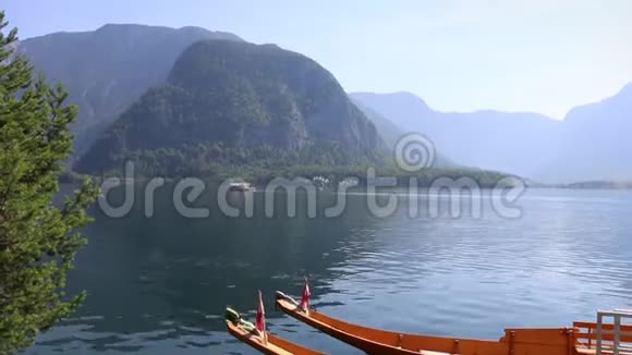 阿尔卑斯山湖景和达希斯坦山视频的预览图