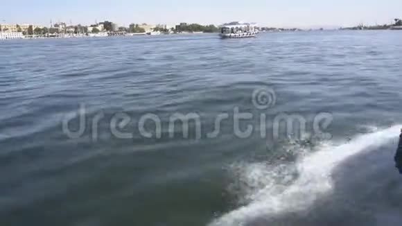 埃及尼罗河畔的乘船之旅视频的预览图