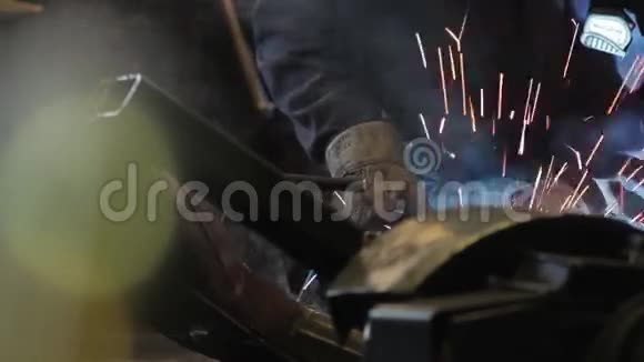 焊接工视频的预览图