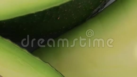 异国风味的鳄梨水果视频的预览图