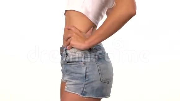 美丽纤细的女性身体腰部白色视频的预览图