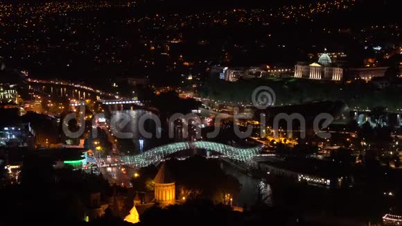 晚上在库拉河上的小桥概况格鲁吉亚第比利斯视频的预览图