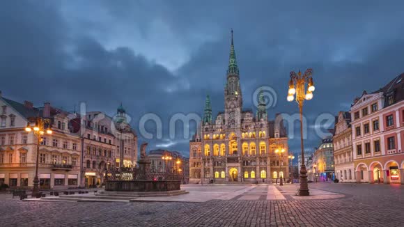 利贝雷奇捷克黄昏时可观赏主广场和市政厅视频的预览图
