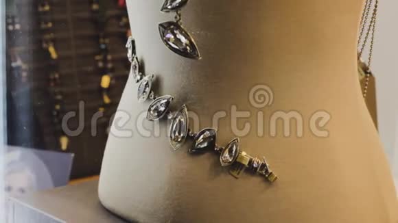 黄金珠宝项链时尚典雅豪华视频的预览图