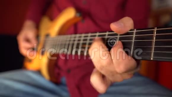 吉他手用吉他独奏视频的预览图