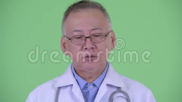 面对压力成熟的日本男医生视频的预览图