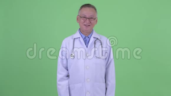 成熟的日本男医生握手视频的预览图
