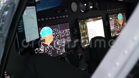 控制杆仪器面板直升机模拟器视频的预览图