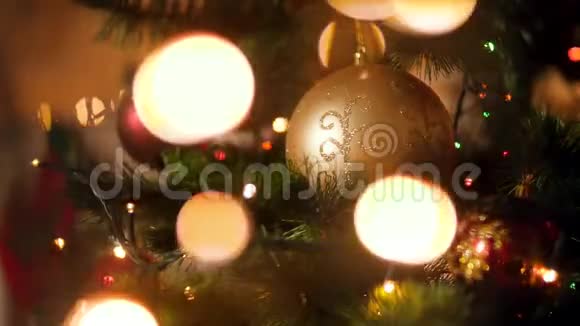 圣诞树上闪烁的灯光模糊的特写视频视频的预览图