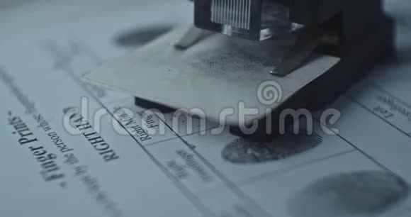 指纹卡和显微镜在运动中关闭CSI视频的预览图