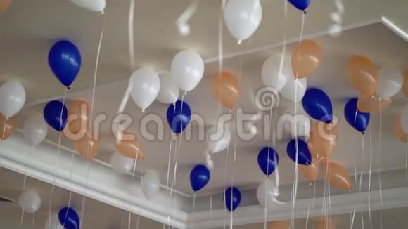 派对上的气球装饰视频的预览图