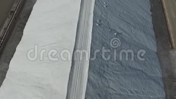 一大堆岩盐用无人机射击视频的预览图