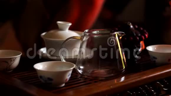 茶道传统工艺的饮茶准备传统的茶叶酿造编制概念过程视频的预览图