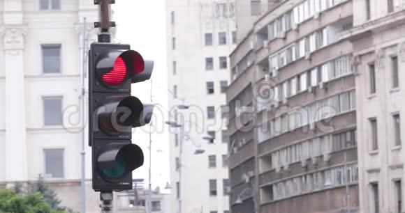 细节与电动交通灯停车灯在城市视频的预览图