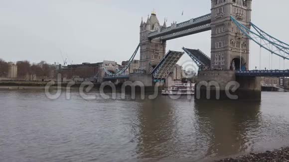 伦敦的开放塔桥视频的预览图