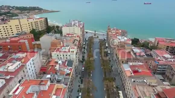 西班牙塔拉戈纳地中海观景台的鸟瞰图视频的预览图