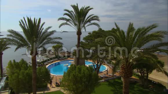 游泳池西班牙伊比萨巴利阿里群岛视频的预览图