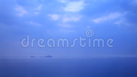 傍晚黄昏从塞拉亚岛最高点360度观景印度尼西亚拉布安巴约2013年视频的预览图