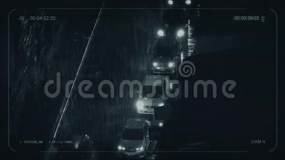 央视汽车在大雨中在城市视频的预览图