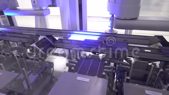 生产从机械柱排出的太阳能电池板手持视频的预览图