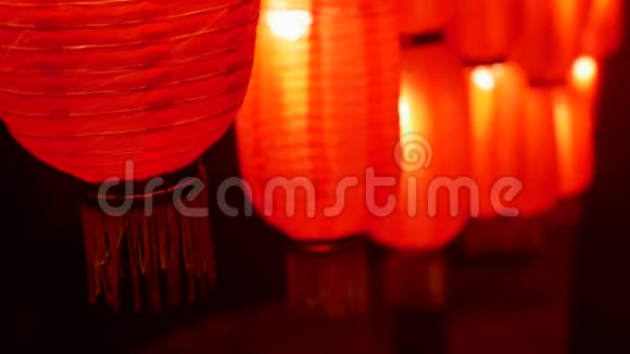中国灯笼节日红灯夜街亚洲传统节日新年装饰夜间照明关门视频的预览图