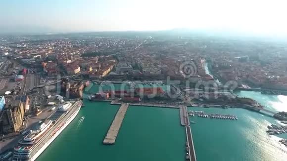 意大利利沃诺海港和码头全景视频的预览图