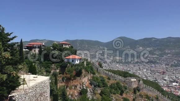 土耳其阿拉尼亚市的景色从顶部观察甲板上观看视频的预览图
