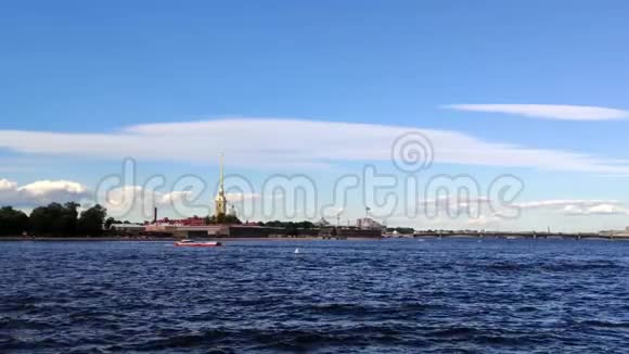 圣彼得堡尼瓦河上的彼得和保罗要塞视频的预览图