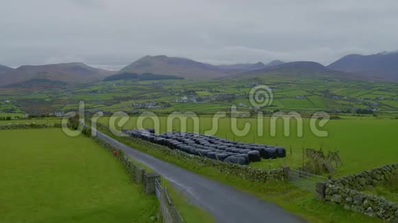 乡村道路和田野郡下北爱尔兰视频的预览图