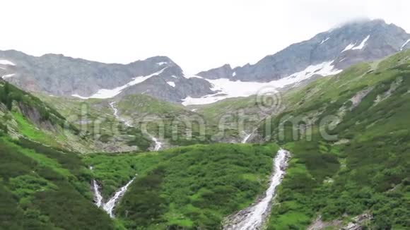 奥地利蒂罗尔州施莱吉斯山谷的冰川和瀑布视频的预览图