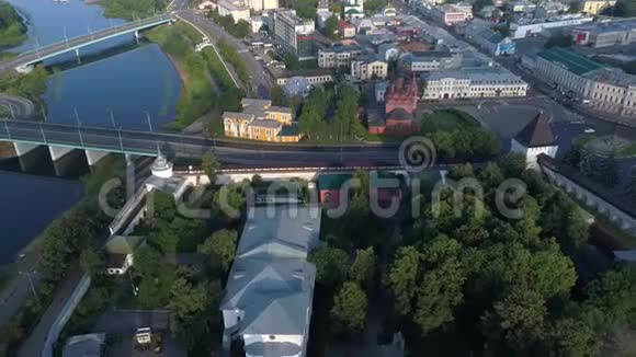 飞越旧的SpasoPreobrazhensky修道院南斯拉夫俄罗斯视频的预览图