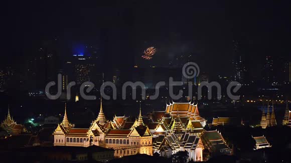 泰国曼谷大皇宫后面的烟花视频的预览图